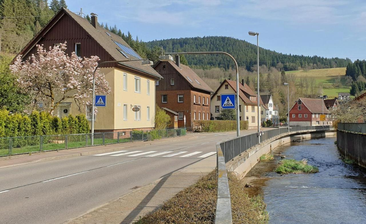 Liebevoll Gaestewohnungen Alpirsbach Exterior foto